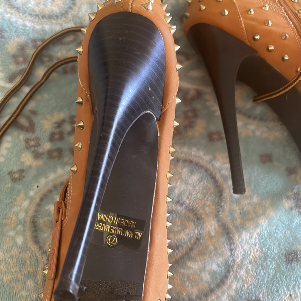 Boot/Heels! - image 3